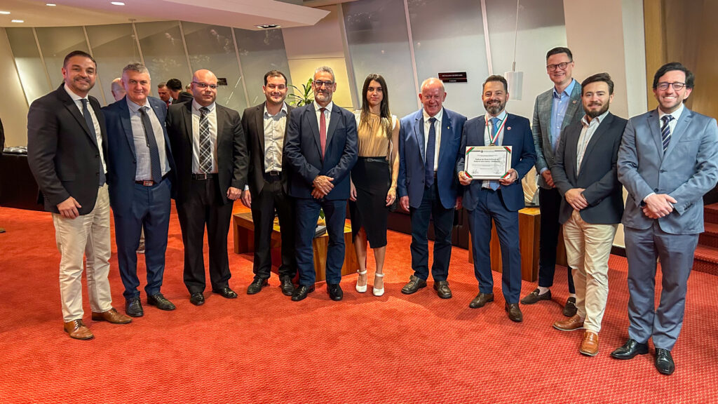 Deputado Marcos Vieira entrega Comenda do Legislativo ao Sindifisco/SC
