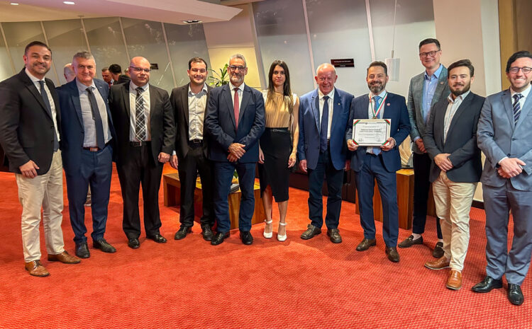  Deputado Marcos Vieira entrega Comenda do Legislativo ao Sindifisco/SC