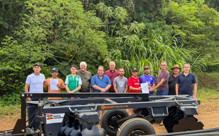  Produtores de Tigrinhos recebem novos equipamentos agrícolas viabilizados pelo deputado Marcos Vieira