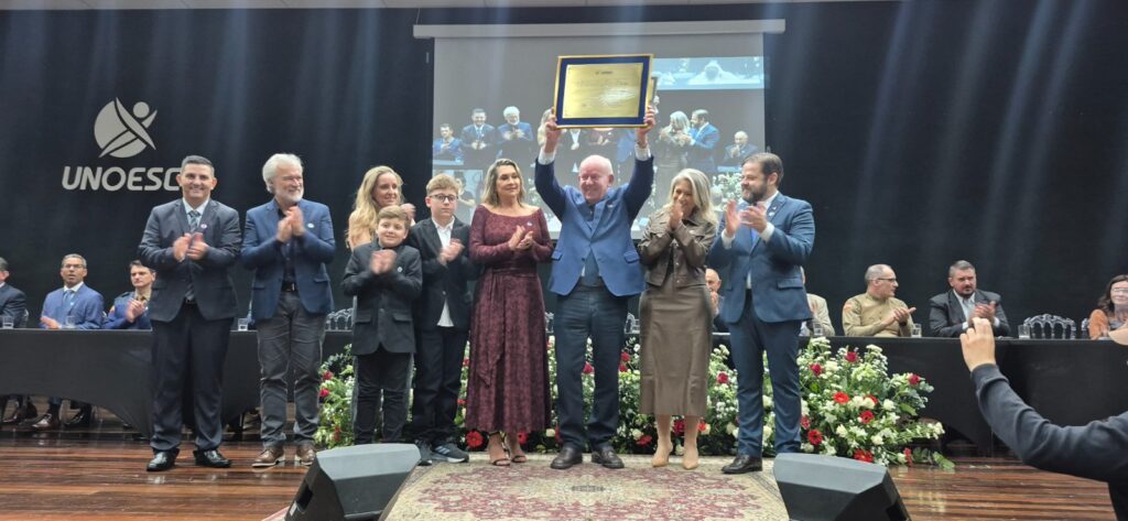 Sessão solene em Xanxerê homenageia Marcos Vieira e Avelino Menegolla com títulos de cidadania